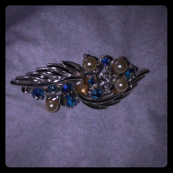 Pin - Picture 1 of 2